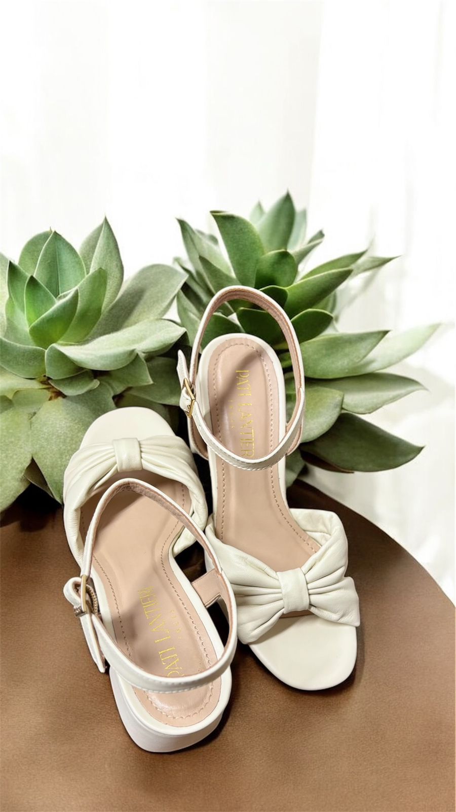 PATI LANTIERI SANDÁLIA SALTO BLOCO MÉDIO