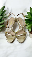 PATI LANTIERI SANDÁLIA SALTO FINO MÉDIO