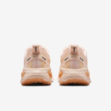 NIKE TENIS VOMERO 18 HO25