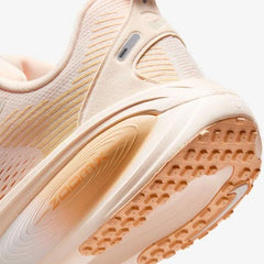 NIKE TENIS VOMERO 18 HO25