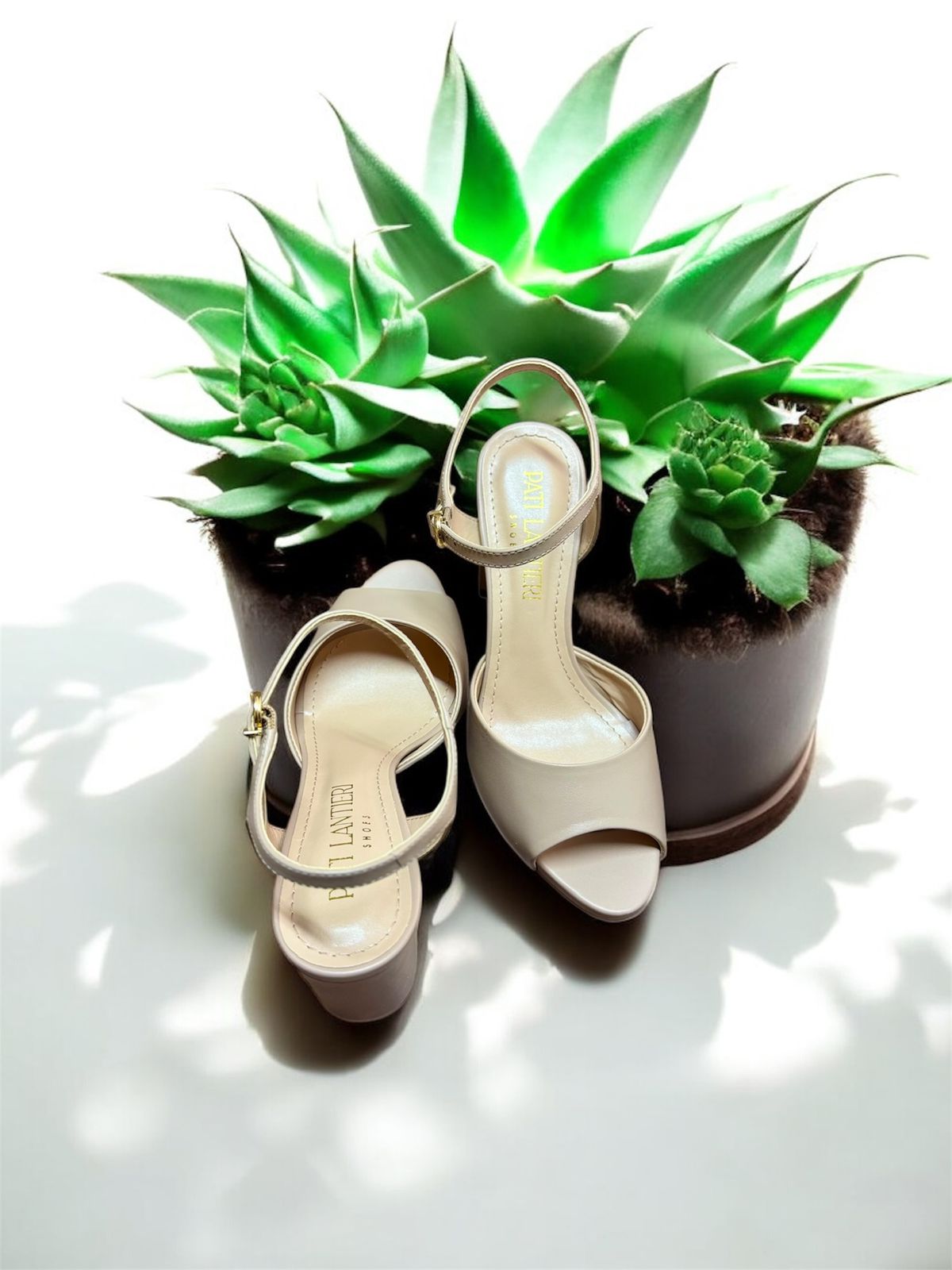 PATI LANTIERI SANDÁLIA SALTO BLOCO MÉDIO