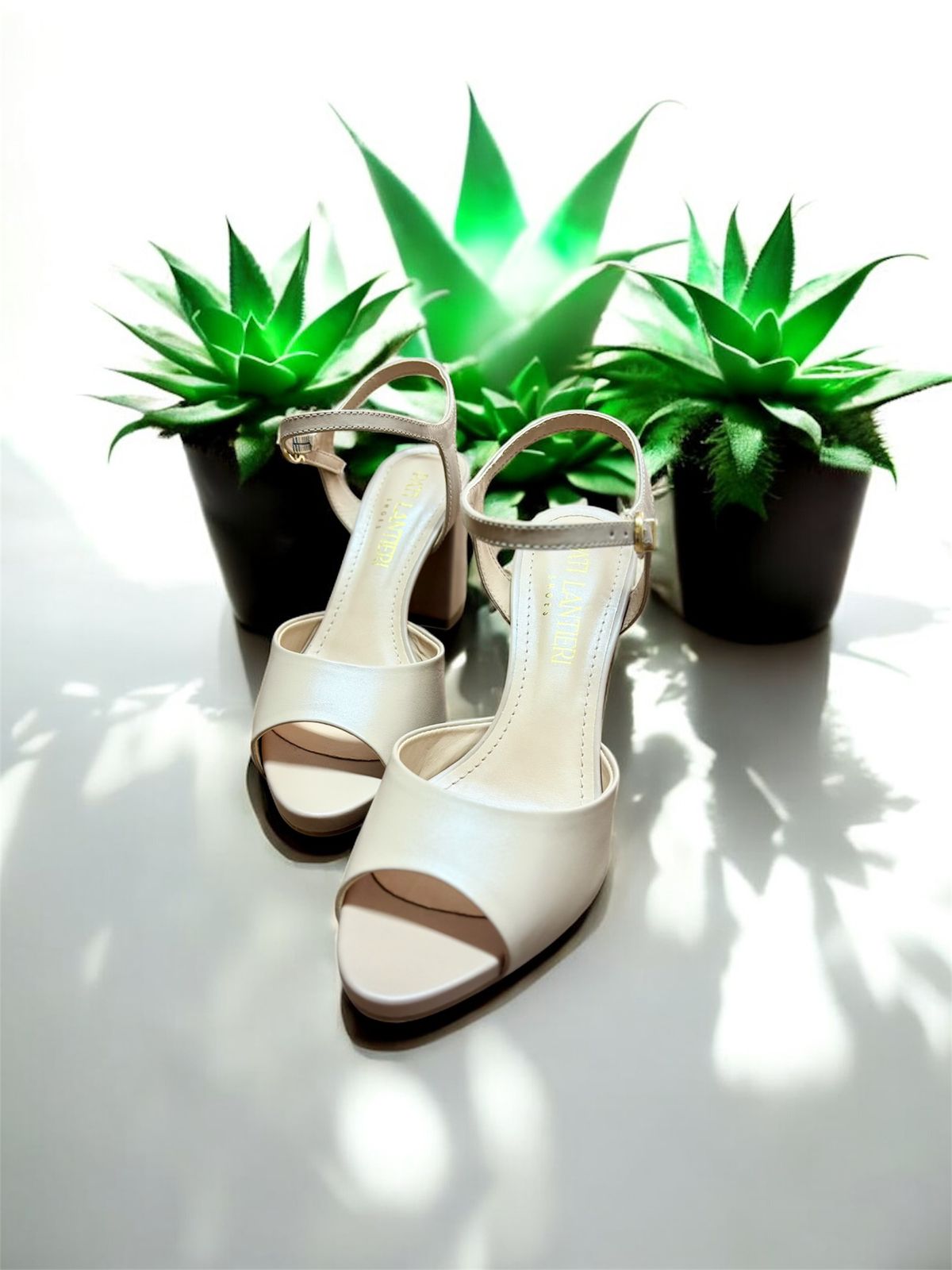 PATI LANTIERI SANDÁLIA SALTO BLOCO MÉDIO