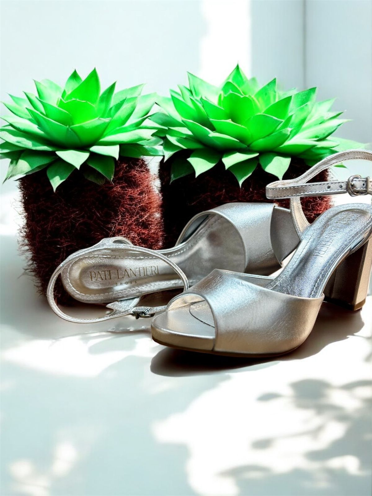 PATI LANTIERI SANDÁLIA SALTO BLOCO MÉDIO