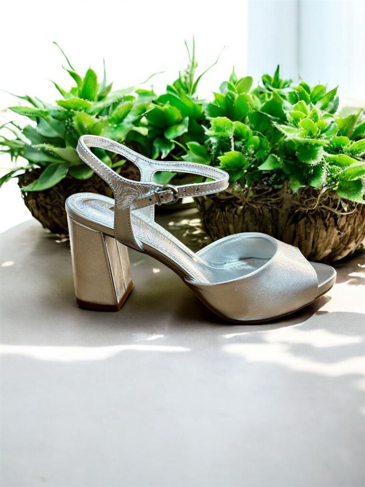 PATI LANTIERI SANDÁLIA SALTO BLOCO MÉDIO