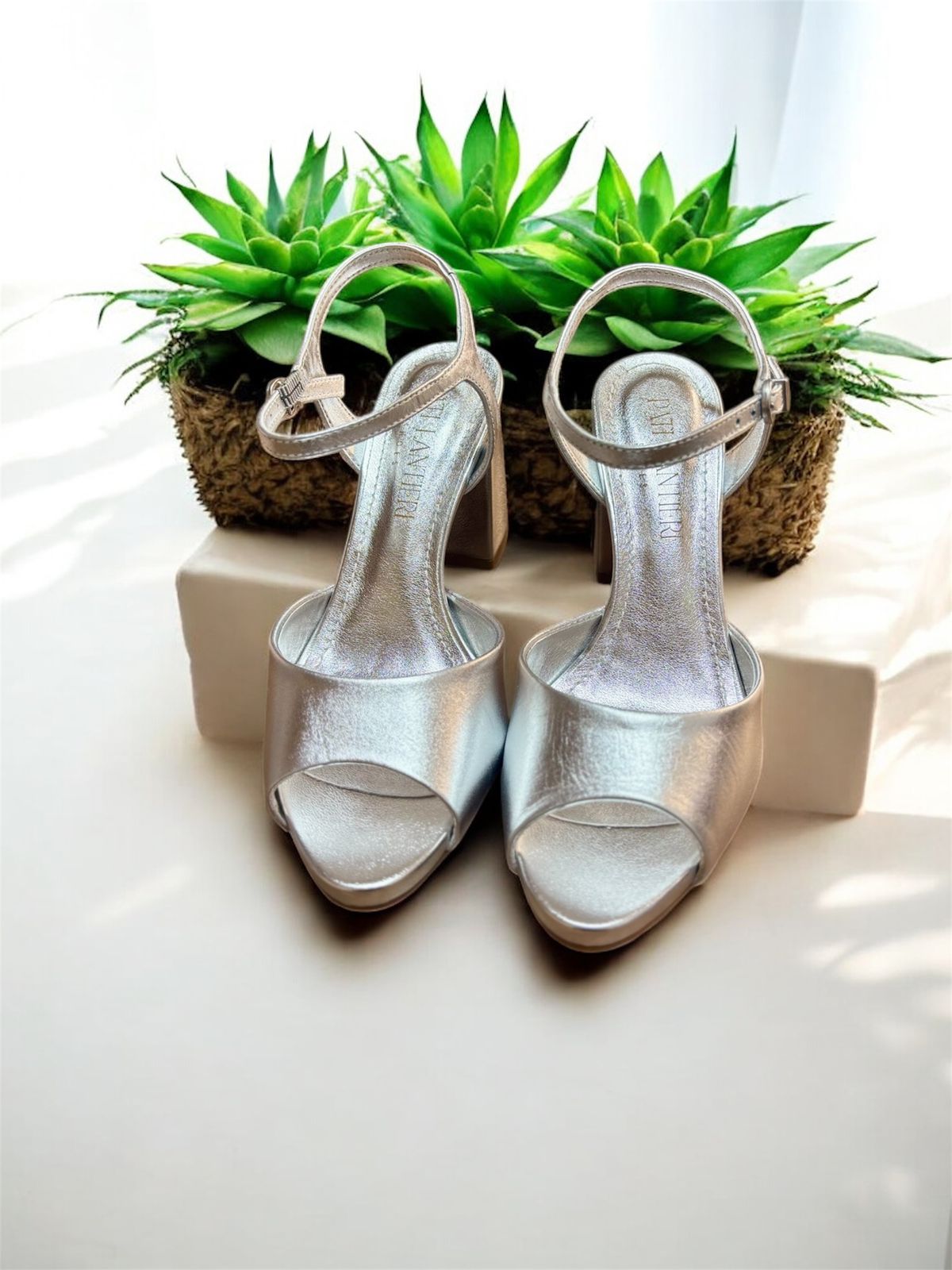 PATI LANTIERI SANDÁLIA SALTO BLOCO MÉDIO