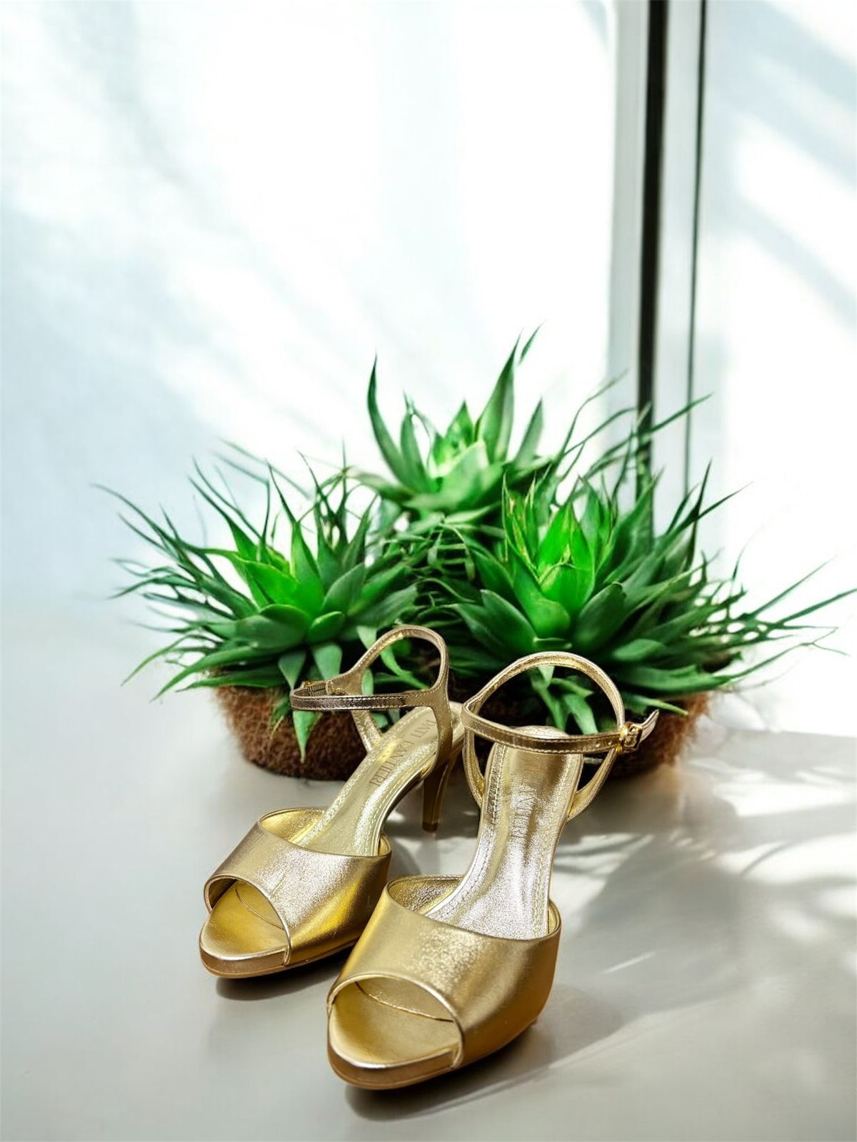 PATI LANTIERI SANDÁLIA SALTO FINO MÉDIO