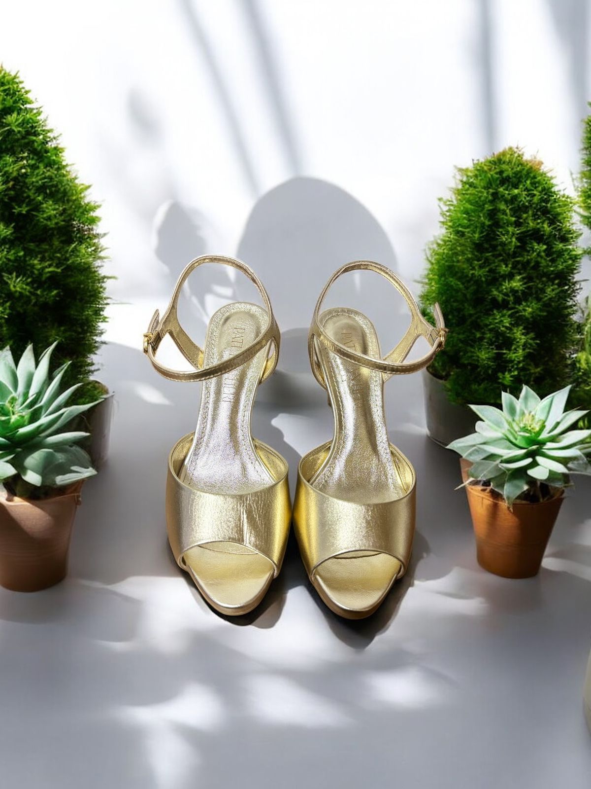 PATI LANTIERI SANDÁLIA SALTO FINO MÉDIO