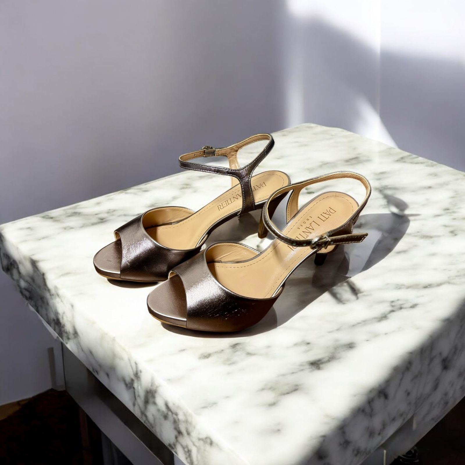 PATI LANTIERI SANDÁLIA SALTO FINO MÉDIO