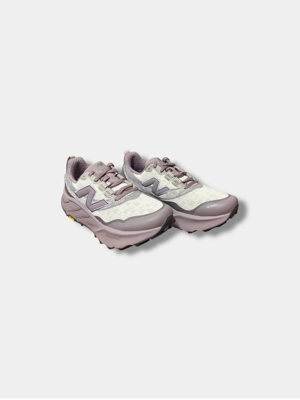NEW BALANCE TENIS HIERRO V9