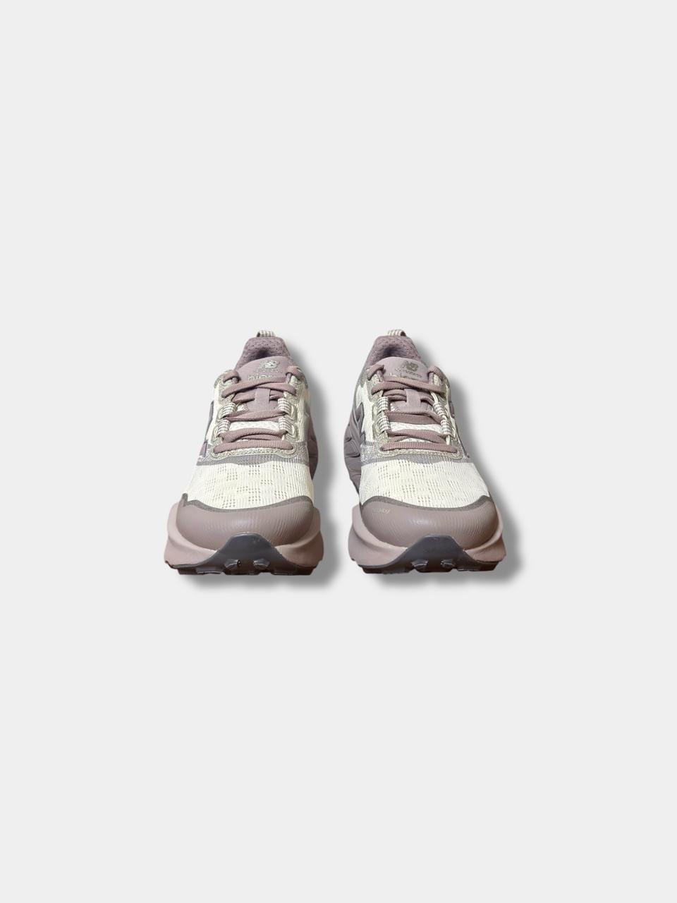 NEW BALANCE TENIS HIERRO V9