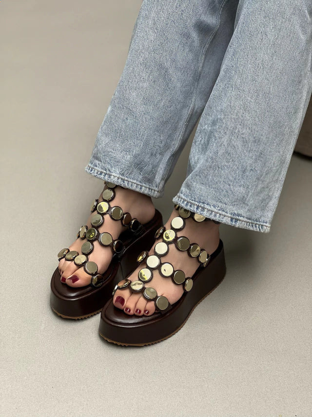 Flatform Romana Medalhas Preta