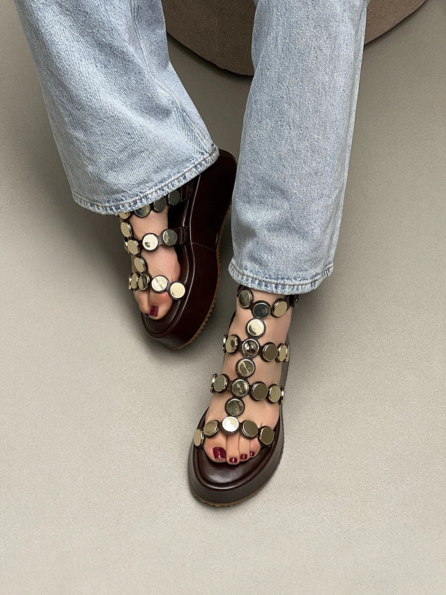 Flatform Romana Medalhas Preta